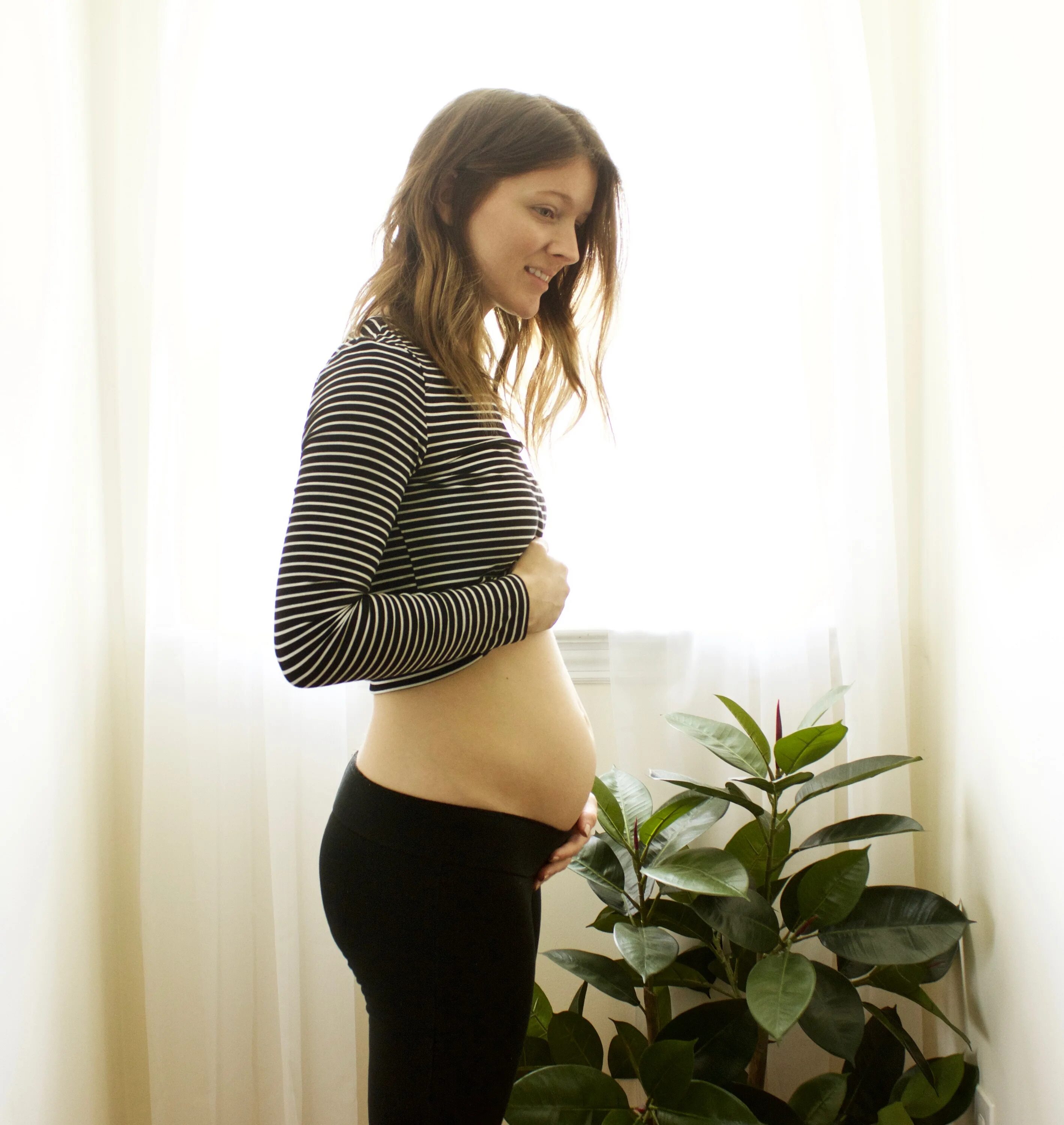 Pregnant belly 16 weeks. Pregnant 12 weeks. 3 Месяц беременности.
