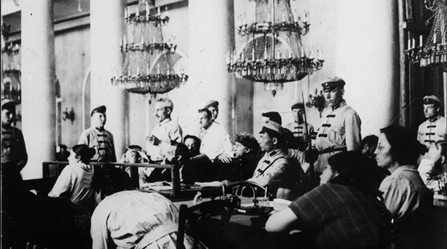 Процесс над эсерами. Процесс над эсерами 1922 года. революционные трибуналы 1917-1922. петроградский процесс 1922. заседание вцик 1917.