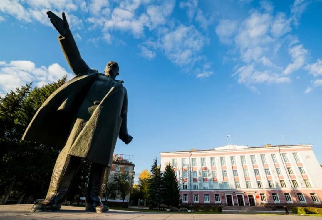 Памятник островскому северск. Город северск томская область. Северск (томская область). Томская обл город северск. Город северск томская.