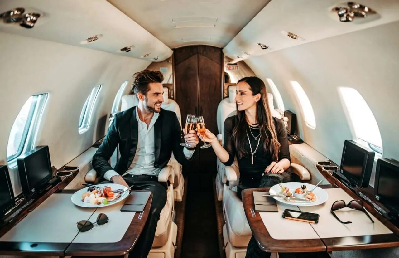 Кадры богатой жизни. Королева версаля фильм 2012. Как живут обеспеченные люди. Как живут обеспеченные люди. Слуги в богатом доме.