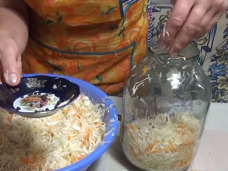 Соление капусты рассолом на зиму рецепты хрустящие