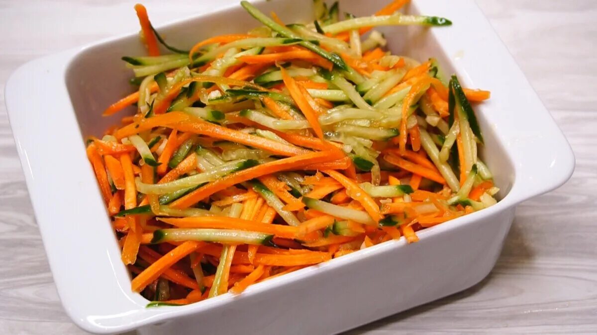 Салат из моркови с огурцом свежим