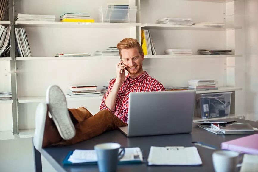 Self employee. Идеи для самозанятых мужчин. self employed. самозанятый человек фото. селф парень в офисе.