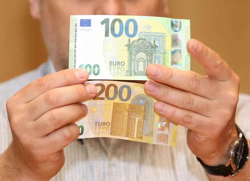 8 тысяч евро. Евро. Евро фото. 100 И 200 евро. 1000 Евро.
