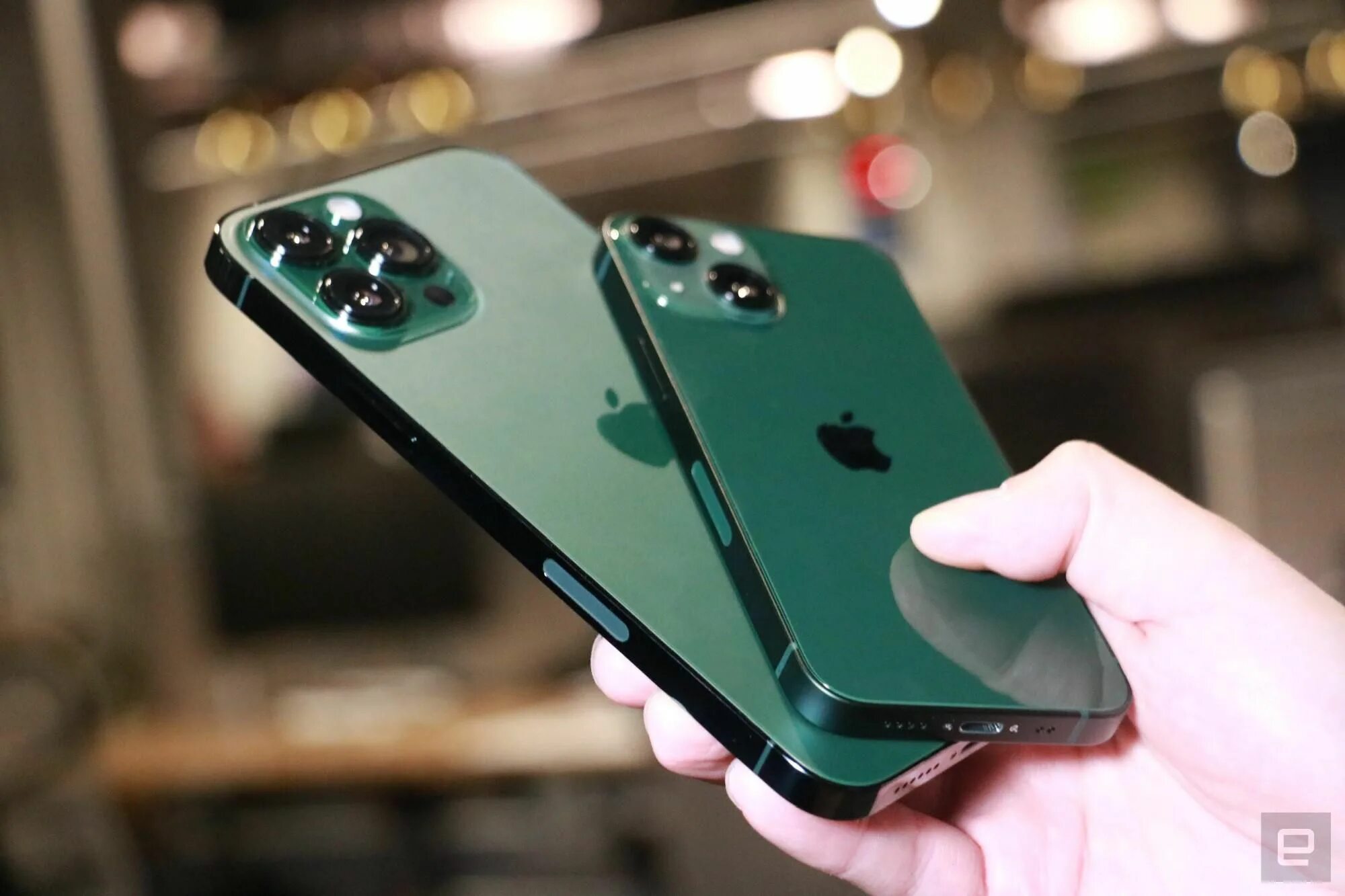 Айфон 13 в живую. Iphone 13 Pro Green. Iphone 13 Pro Max Green. Iphone 13 Pro Max Alpine Green. Iphone 13 Pro Max зеленый.