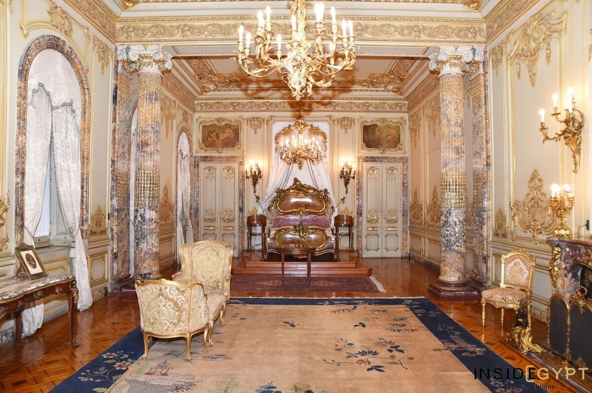 Shamakhi palace sharadil hotel. Королевский дворец: музей азиатского искусства. Майсурский дворец индия внутреннее убранство. Palace corridor. Белая гостиная букингемского дворца.