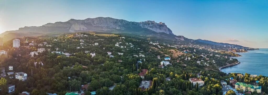 Алупка ул западная. Алупка улица западная. Алупка крым вид сверху панорама. 22б лабаратория. Онейро пляж алупка.