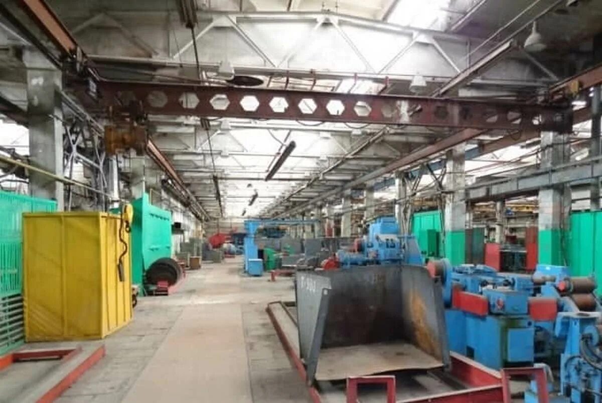 Продать бывший завод. Завод кристалл владикавказ. завод кристалл проходная. завод кристалл владикавказ прокатный цех. з-д кристалл владикавказ.