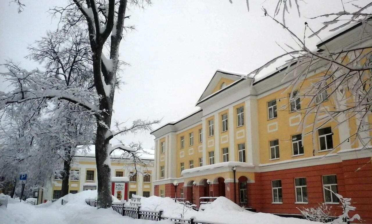 Библиотека герцена киров. Герценка библиотеки киров. Кировская областная библиотека имени а. Герцена киров. Герценка киров.