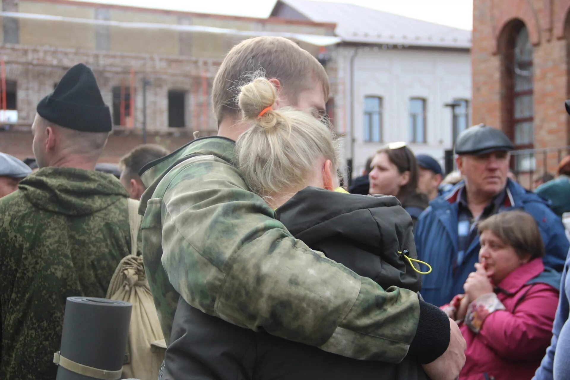 Оплата офицеров. Военный с семьей Россия. Поддержка семей мобилизованных. Мобилизация семья. Семьи мобилизованных граждан.