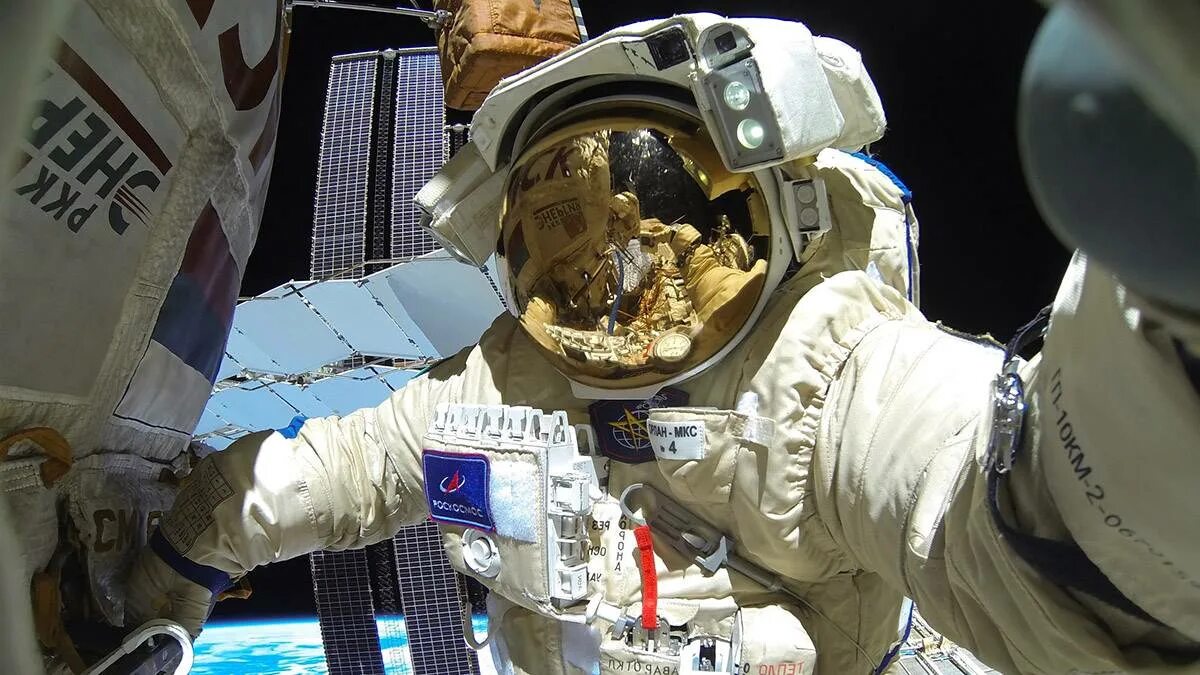 Астронавт на мкс надеется найти следы. Роскосмос космонавт открытый космос. космический скафандр «орлан-мкс». скафандр орлан роскосмос. скафандр для выхода в открытый космос орлан.