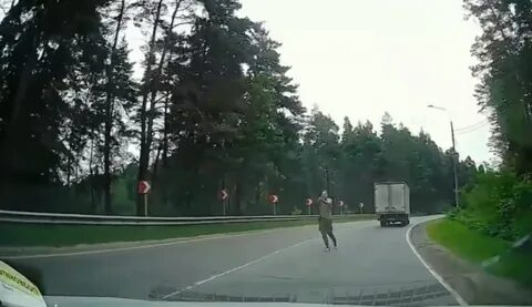 Стрелял на дороге