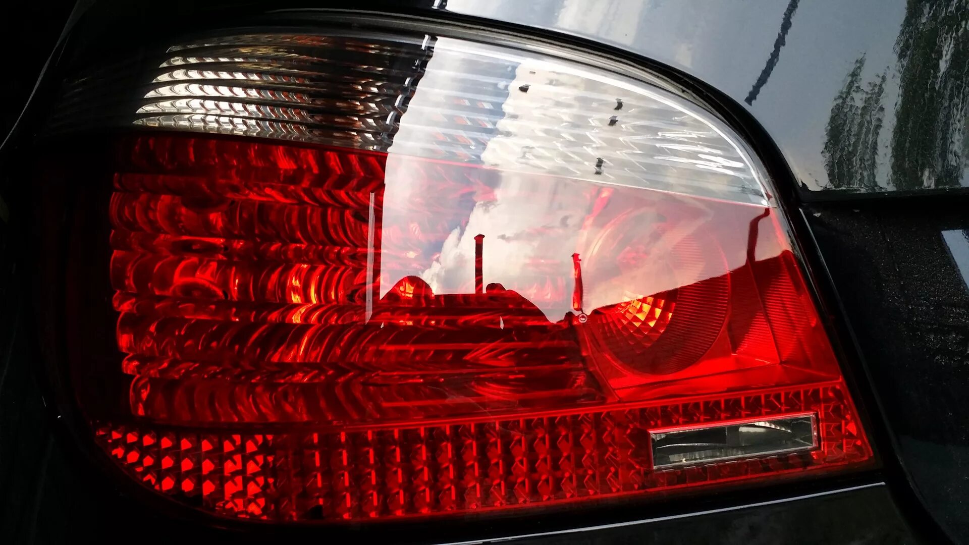 Масса проводов заднего фонаря ваз 2114. Приора универсал лампа заднего стоп сигнала. Задние фары на мазда cx7 2008. Не работает задняя фара. Лампочка стоп сигнала ваз 2110.