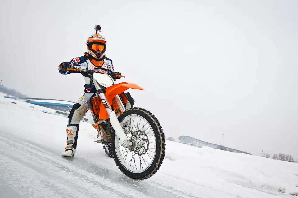 мото эндуро зима. эндуро зимой. кроссовый мотоцикл зимой. питбайк зимой ктм. мото эндуро зима.