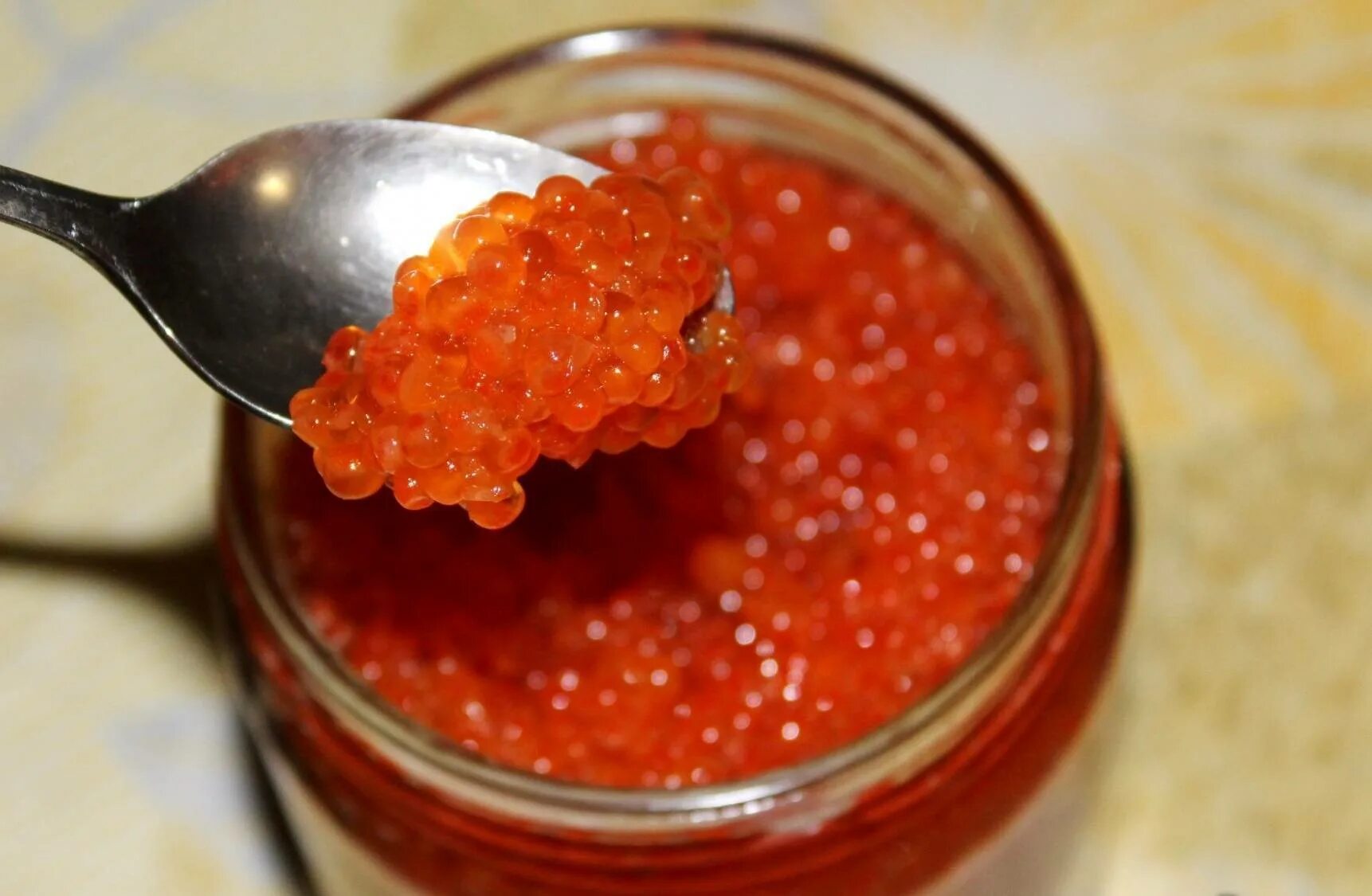 Икра форели соленая. Сколько соли нужно для засолки икры. Сколько соли нужно для засолки икры. Как приготовить щучью икру в домашних условиях рецепт. Сколько соли нужно для засолки икры.
