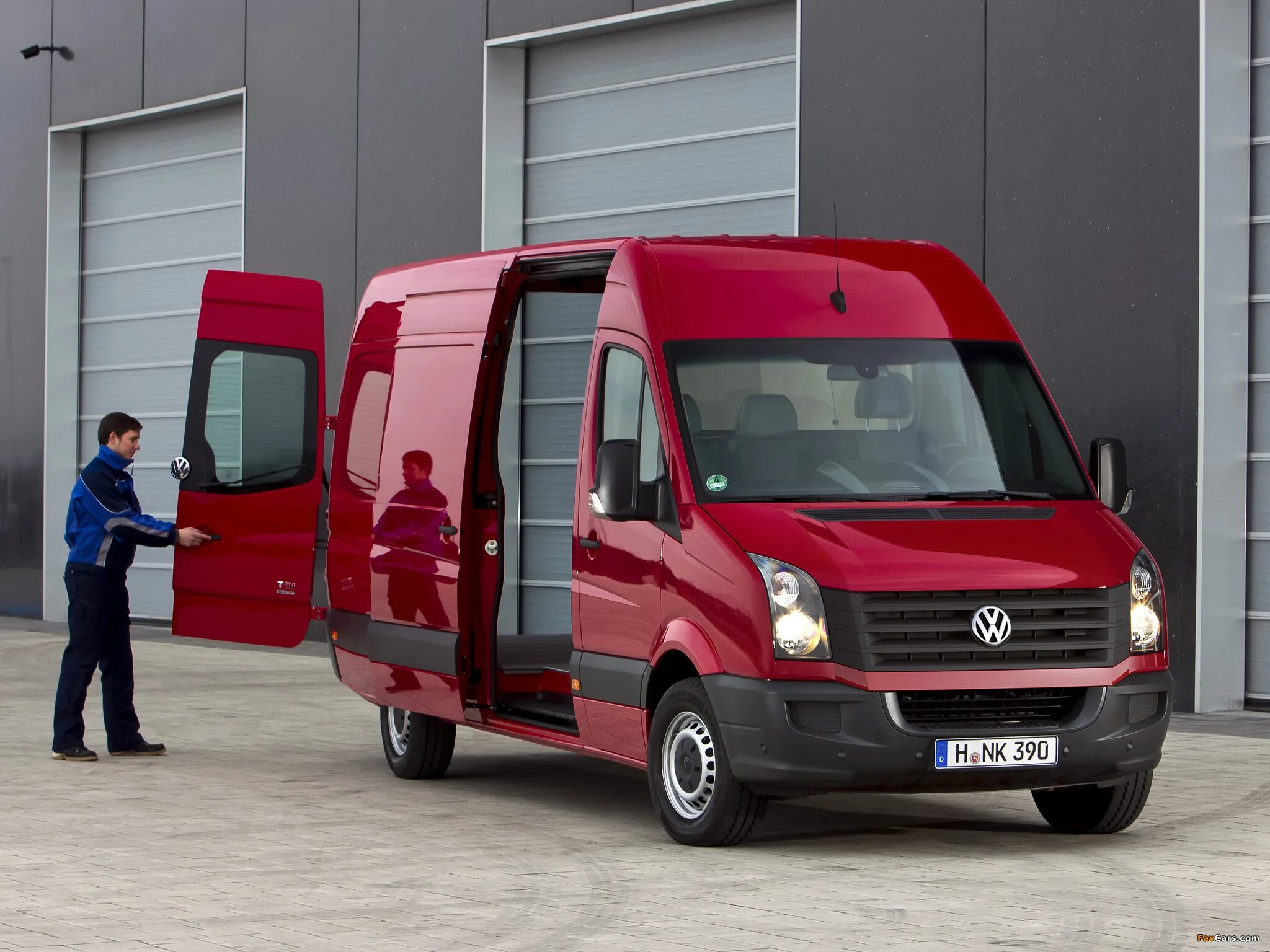 Микроавтобус это легковой автомобиль. Фольксваген Крафтер фургон. Volkswagen Crafter грузовой фургон. Фольксваген Крафтер Комби. Фольксваген Крафтер 1.