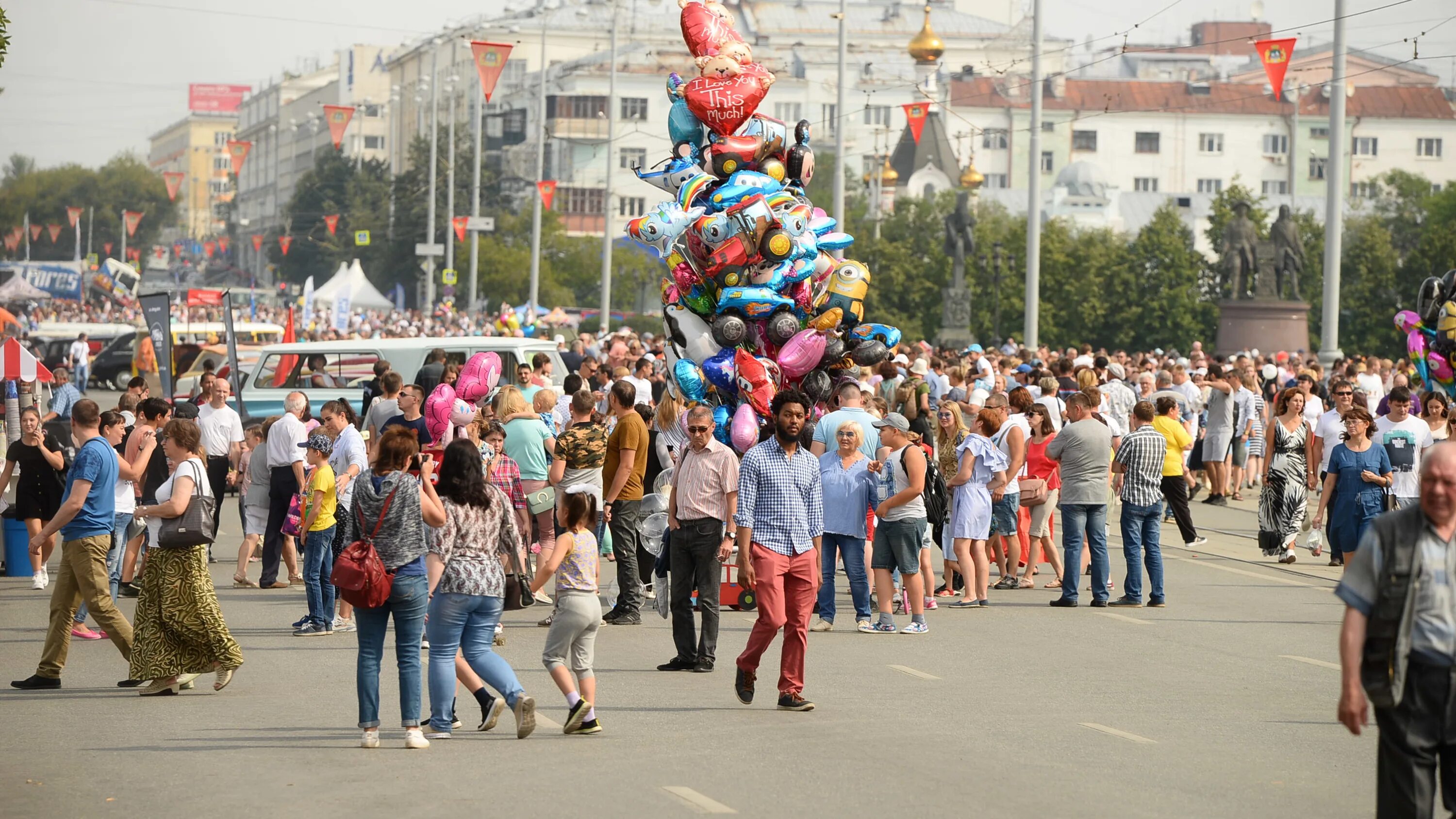 День города Екатеринбург 2020. Праздник в городе. Екатеринбург люди. Празднование дня города. Свердловский 9 мая