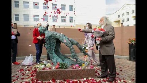 Открытие памятника поэту