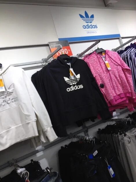 Магазин адидас в Санкт-Петербурге. Магазин адидас в СПБ. Adidas магазины в СПБ. Адидас дисконт Казань.