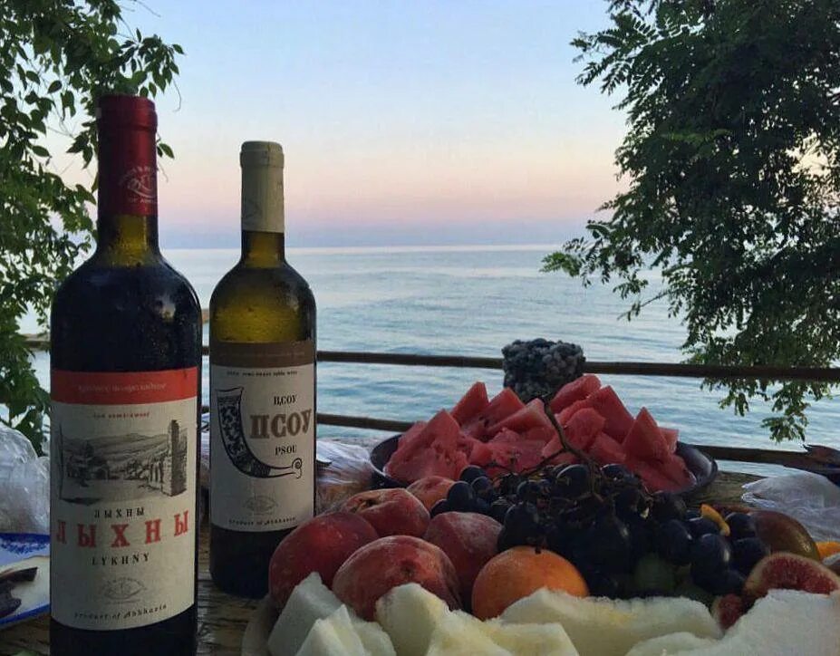 Вина Абхазии Гагра. Вино Гагра Абхазия. Абхазия вино море. Вино и море. Гагры вино