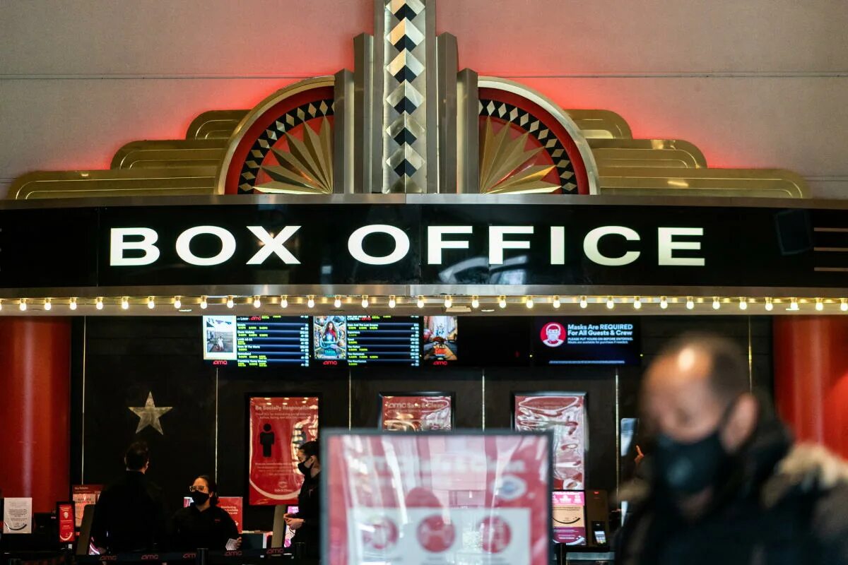 Theatre box office. Бокс офис индия. Cinema box office. At the box office. Бокс офис индия.