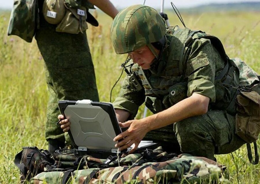 Войска связиста. Связист Российской армии. Военные профессии Связист. Сухопутные войска Связисты. Связист в армии.