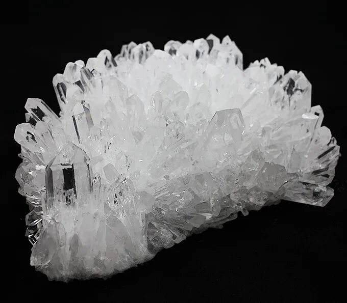 Потратить кристаллы. Льдистый кварц. Льдистый кварц минерал. Друза кварца. Друза кристаллов.