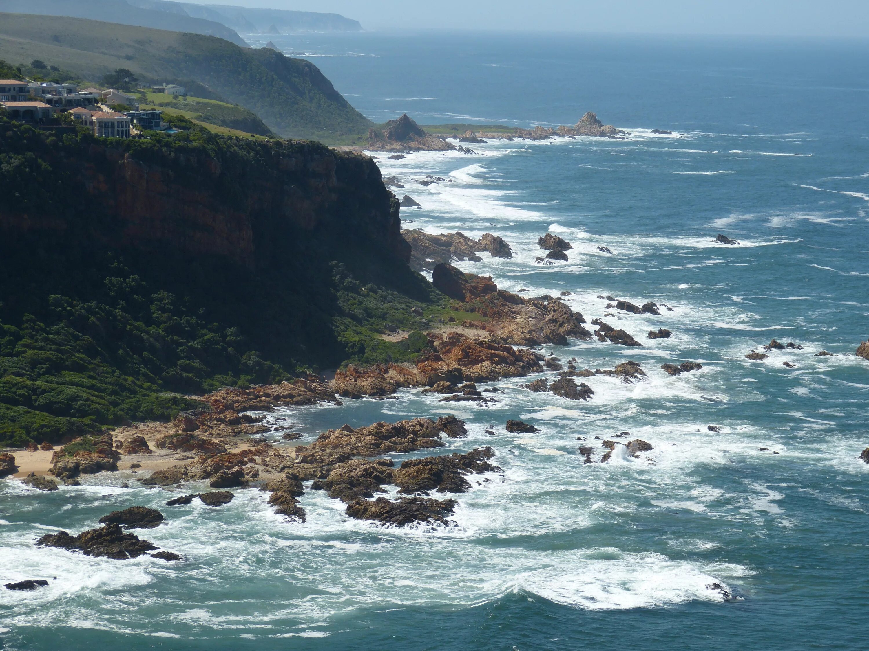 Океаны у берегов африки. Мыс игольный ЮАР. Кейптаун мыс игольный. Мыс Агульяс, ЮАР. Кейптаун мыс доброй надежды.