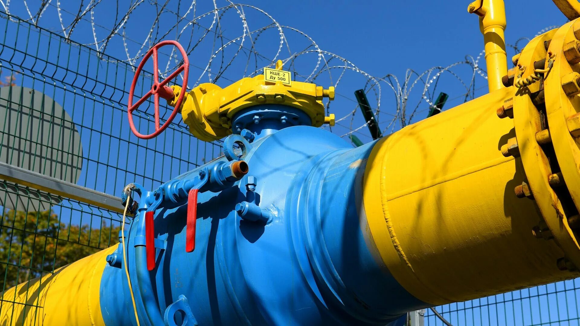 Газовые трубы высокого давления. Транзит российского газа через Украину. Газовая труба. Газопровод. Украинский газопровод.