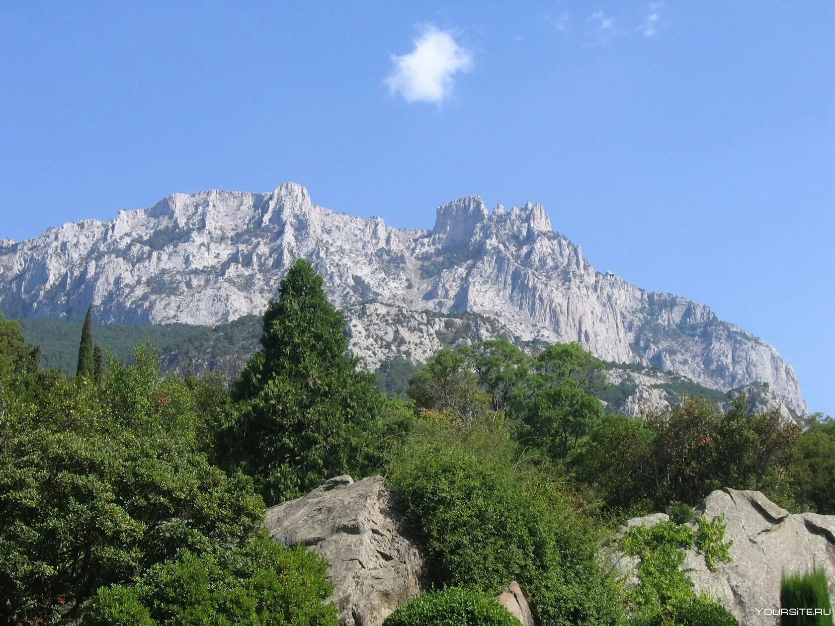 Название гор в крыму. Гора ай петри. алупка гора ай петри. яйла ай-петри крым. ялтинский горно-лесной заповедник.