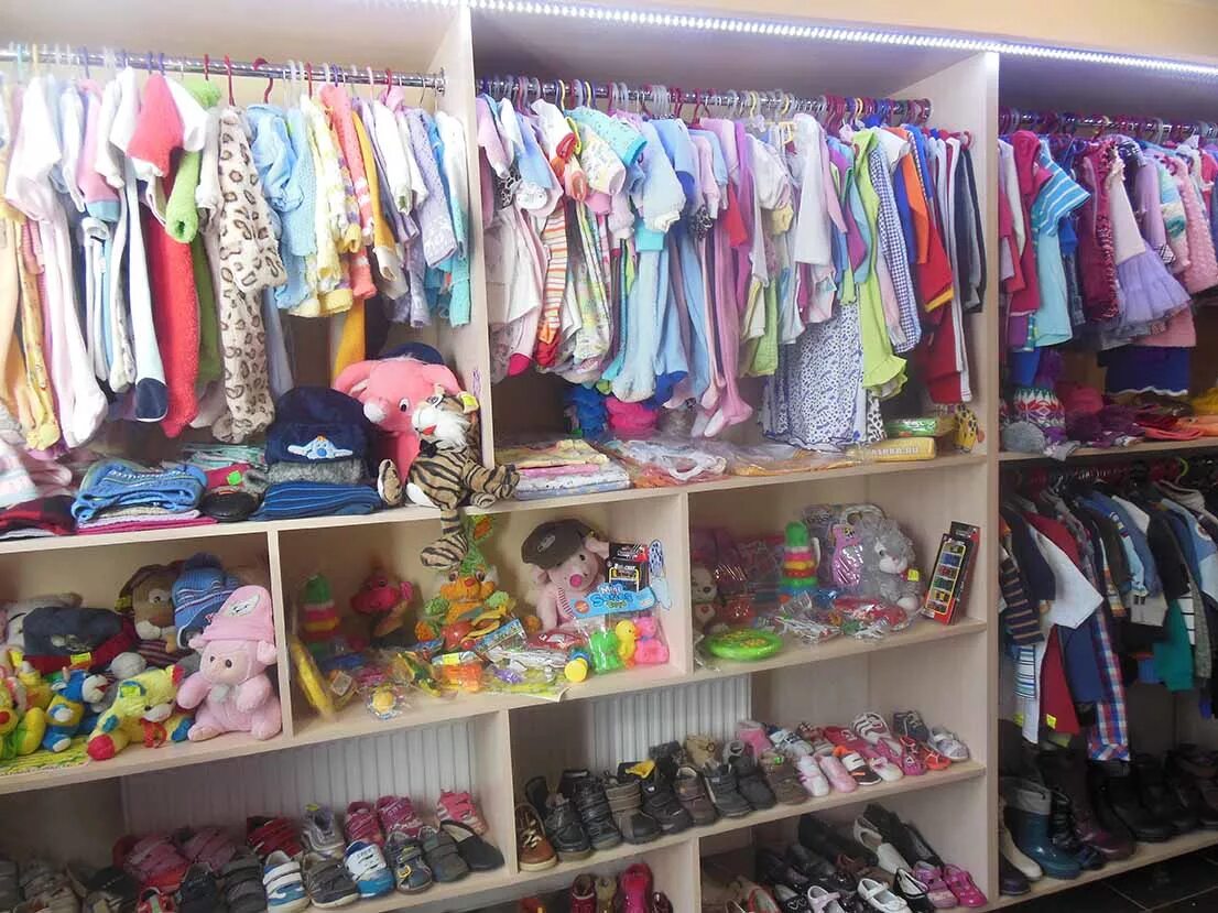 Открыть комиссионный. Детский комиссионный магазин. Детские вещи магазин. Оборудование для магазина детской одежды. Оборудование для магазина детской одежды и обуви.