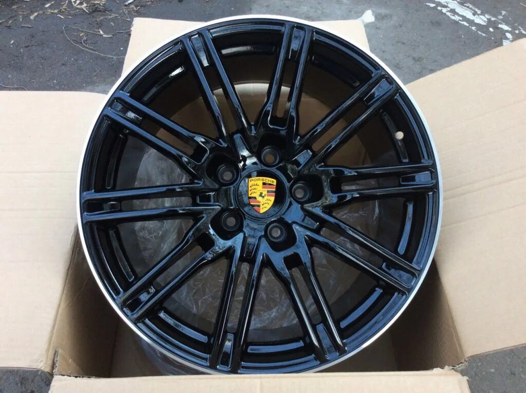 Диски porsche macan r20. Диски porsche cayenne r20. Диски porsche cayenne r21. Диски порше кайен r21 оригинал. Кованые диски r21 porsche.