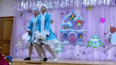 Новогодняя потолок ледяной