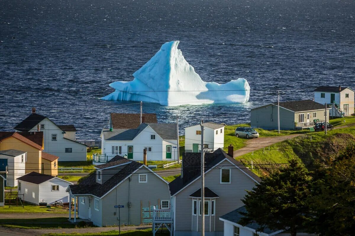 Какой исследователь открыл остров ньюфаундленд. Ньюфаундленд Канада Айсберг. «Аллея айсбергов» в Ньюфаундленде. Аллея айсбергов ньюфаундленд лабрадор. Аллея айсбергов Канада.