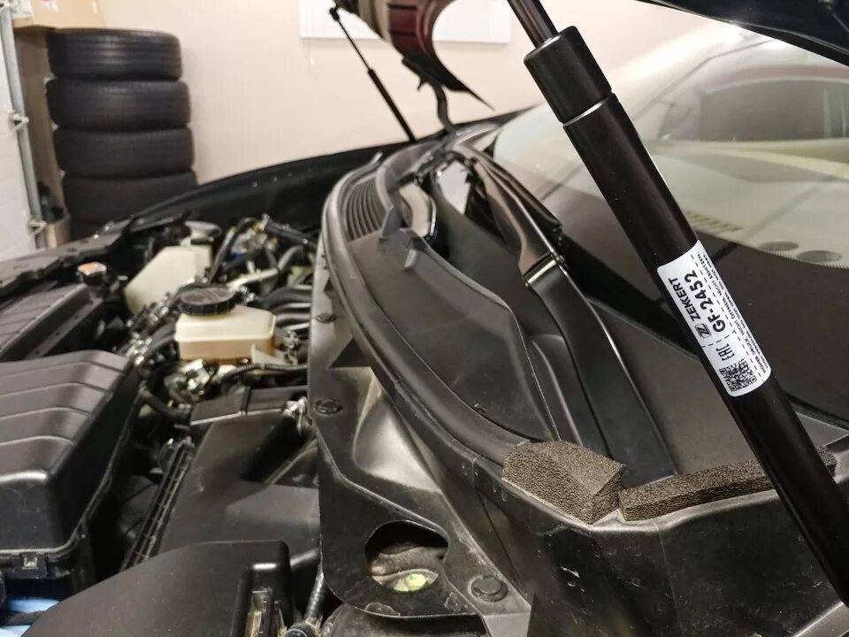 Упоры капота nissan. Упоры капота Мерседес 220. Mazda 8300-77-1158 упоры капота. Газовые упоры капота Murano z50. Упор капота Ниссан Мурано.