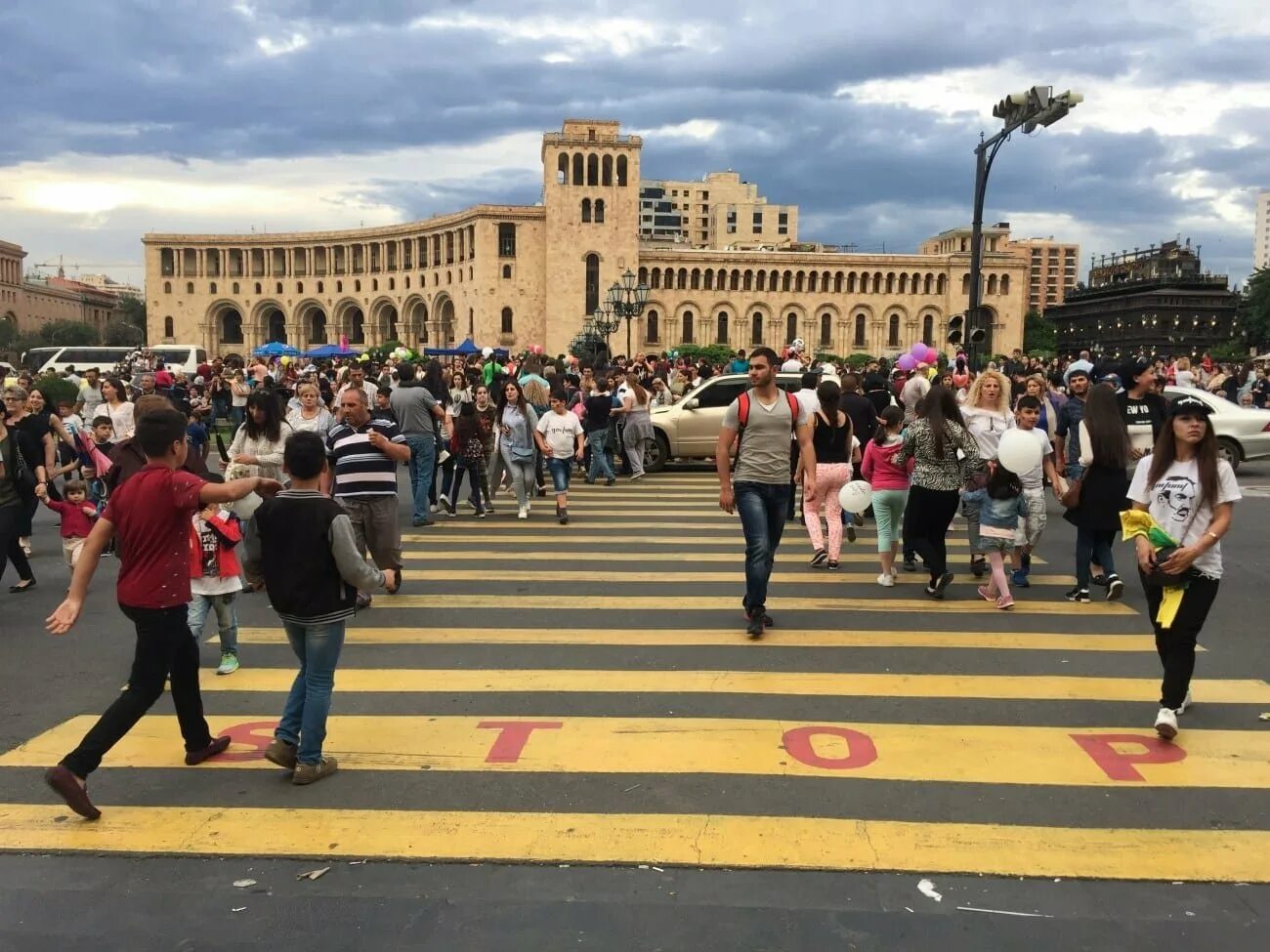 Ебатон Ереван. Ереван стрит вир. Джеззве Ереван. Ереван люди. Очередь в ереване