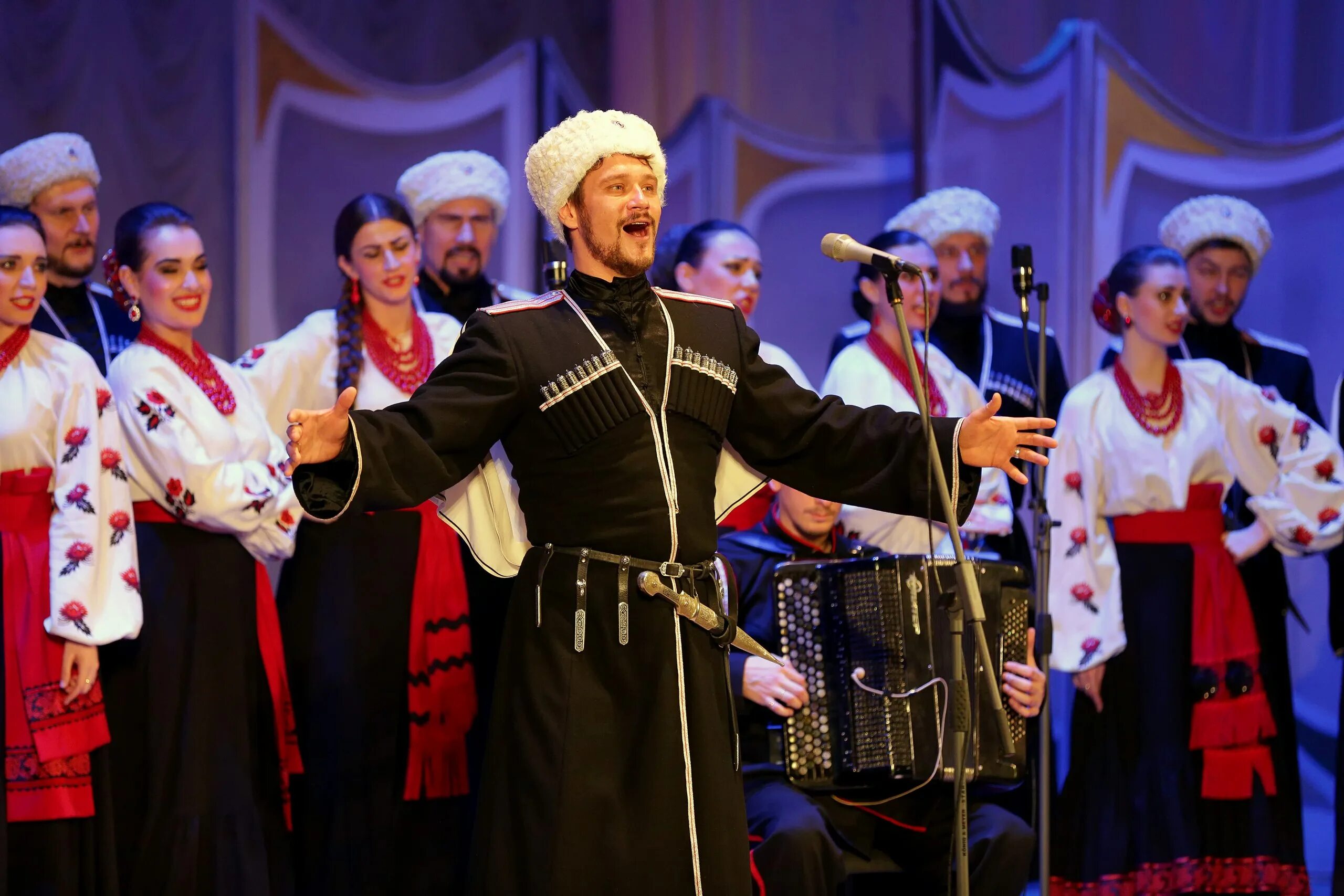 кубанский хор танец. кубанский казачий хор балет. танец гусеница кубанский казачий хор. кубанский казачий хор краснодар. кубанский хор танец.