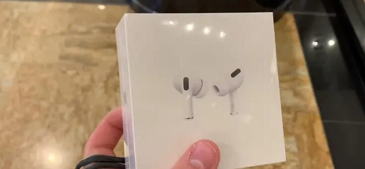 AIRPODS Pro коробка. AIRPODS Pro коробка в руке. AIRPODS 3 Pro Люкс копия. Ew50 AIRPODS. Почему airpods pro не заряжается