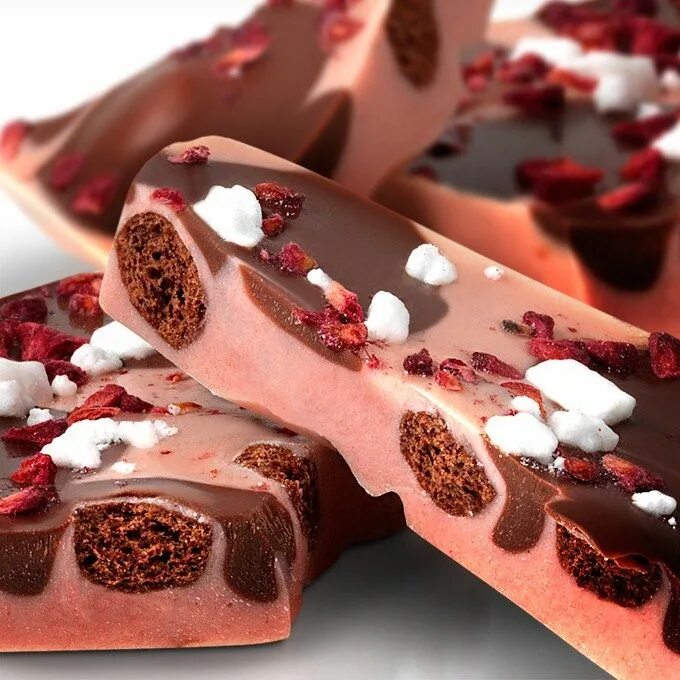 Шоколад в кубиках. Dark chocolate. Chocolate treats. Chocolate treats. Трит шоколад малина.