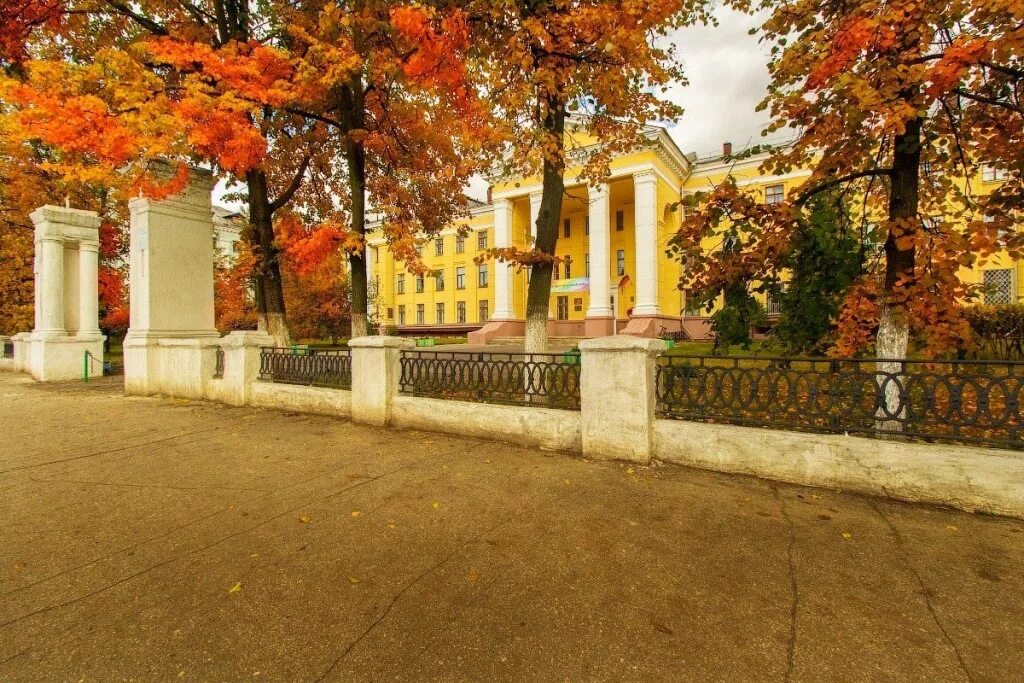 Дзержинский технический колледж. ДТК колледж Дзержинск. Дзержинский технический колледж Дзержинск. Дзержинск Нижегородской осенью. Осенний Дзержинск Нижегородской.