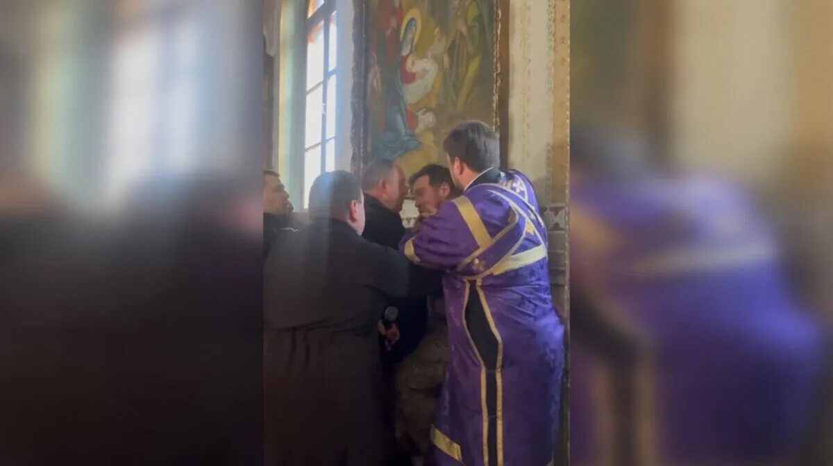 Священник избил. Священник избил. Священник избил. Священник избил. Побили священников упц мп.