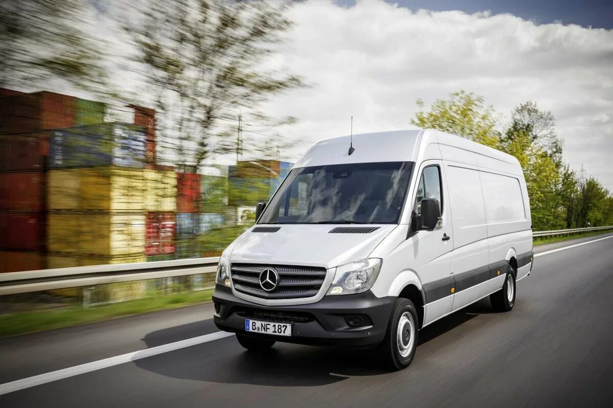 Спринтер что это. Мерседес Бенц Спринтер. Mersedes Bebz Sprinter. Mercedes-Benz Sprinter 906. Mercedes Benz Sprinter 2020.