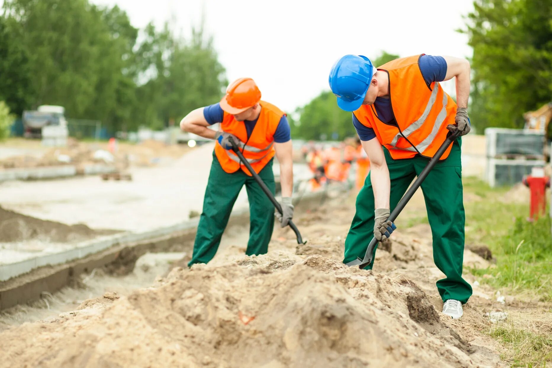 Сменить рисунок рабочего стола. Как изменить размер шрифта на ноутбуке. Люди домашний офис. Изменение рабочего времени в project. Электрик на лестнице.