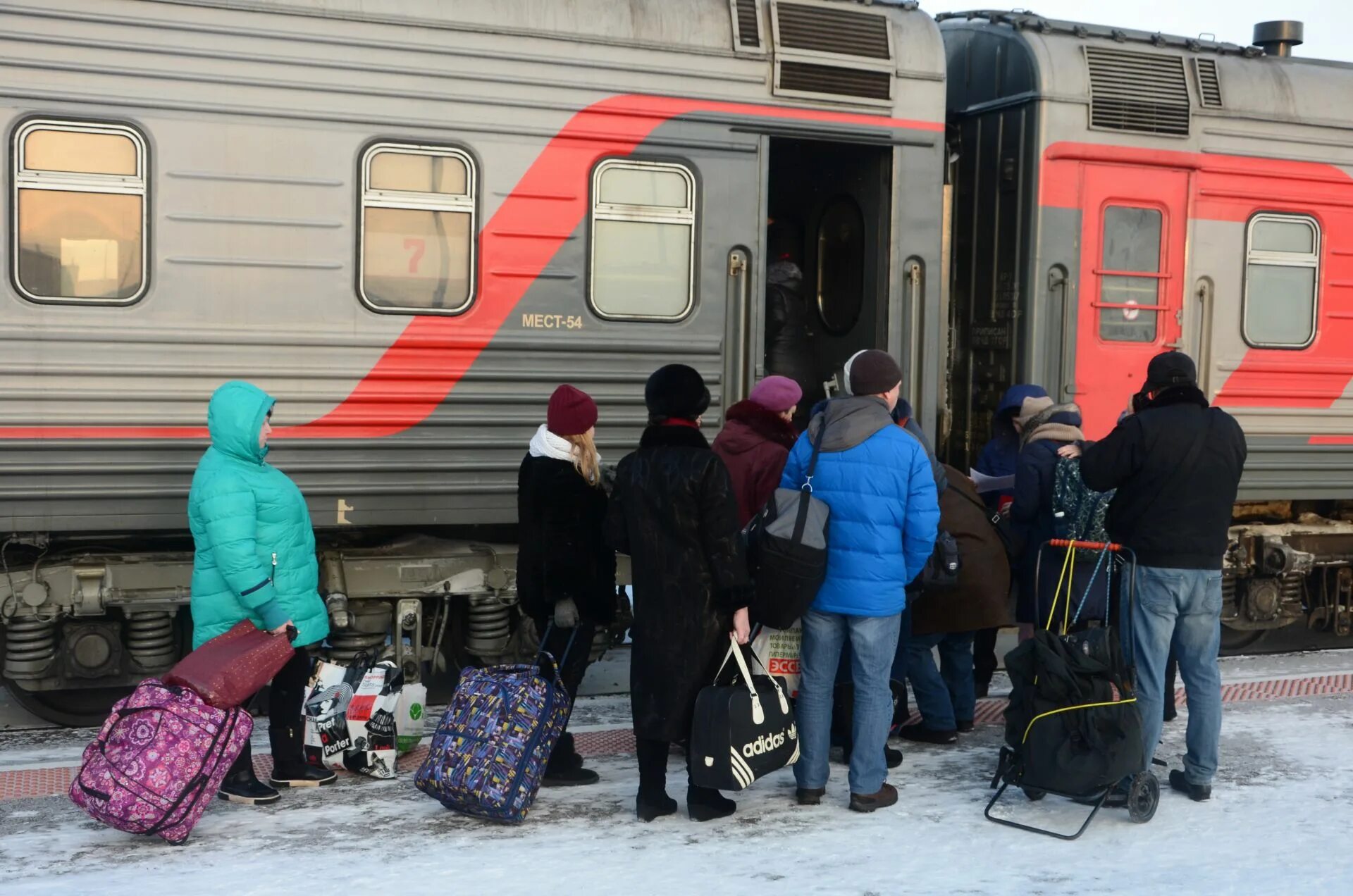 В москве переехали человека. Уехать в другой город. Человек переехал в другой город. Переехать в другой город.