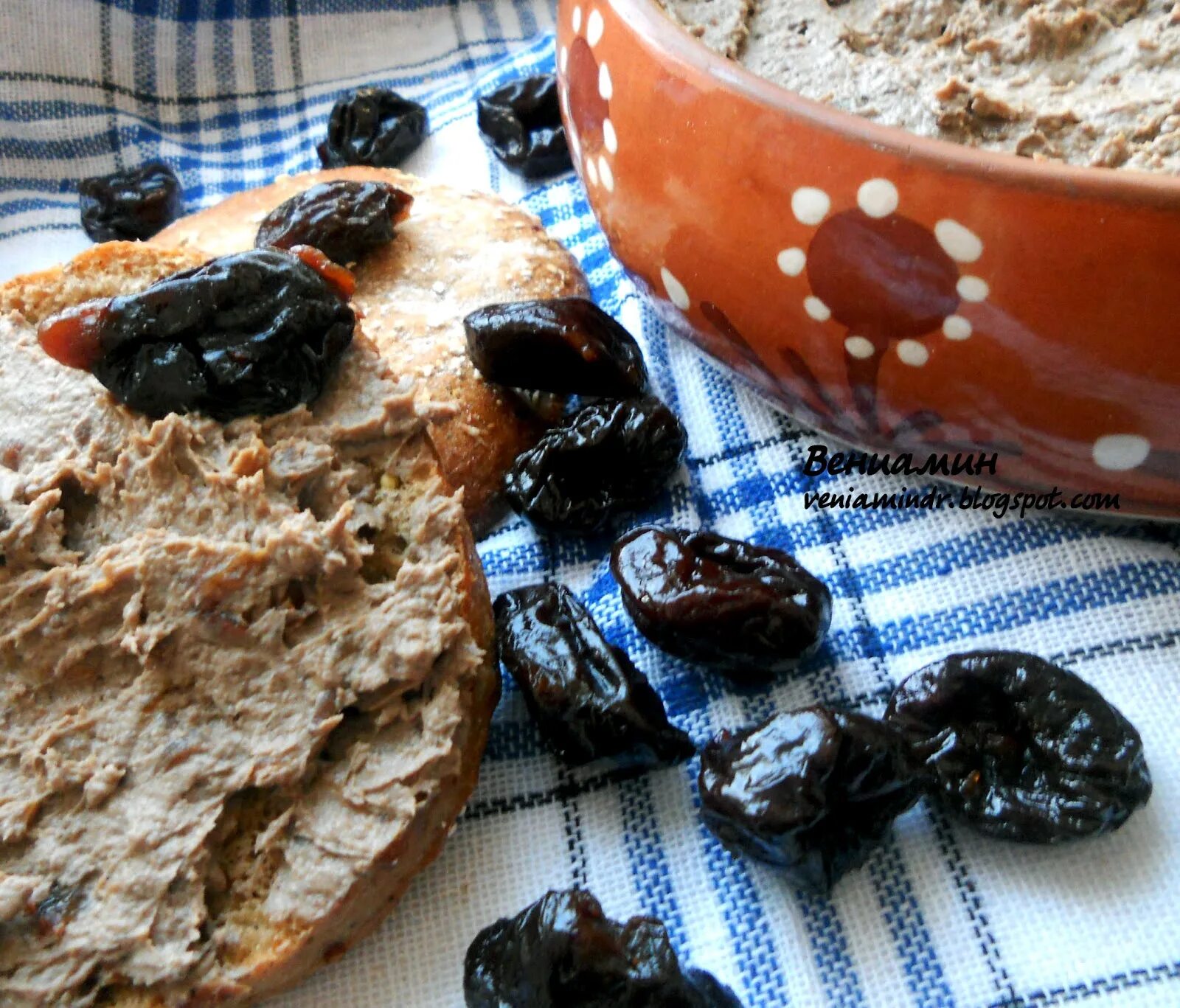 Паштет запеченный печеночный с черносливом. Паштет куриный с черносливом. Паштет из утиной печени с черносливом. Паштет из куриной печени с черносливом. Паштет с черносливом