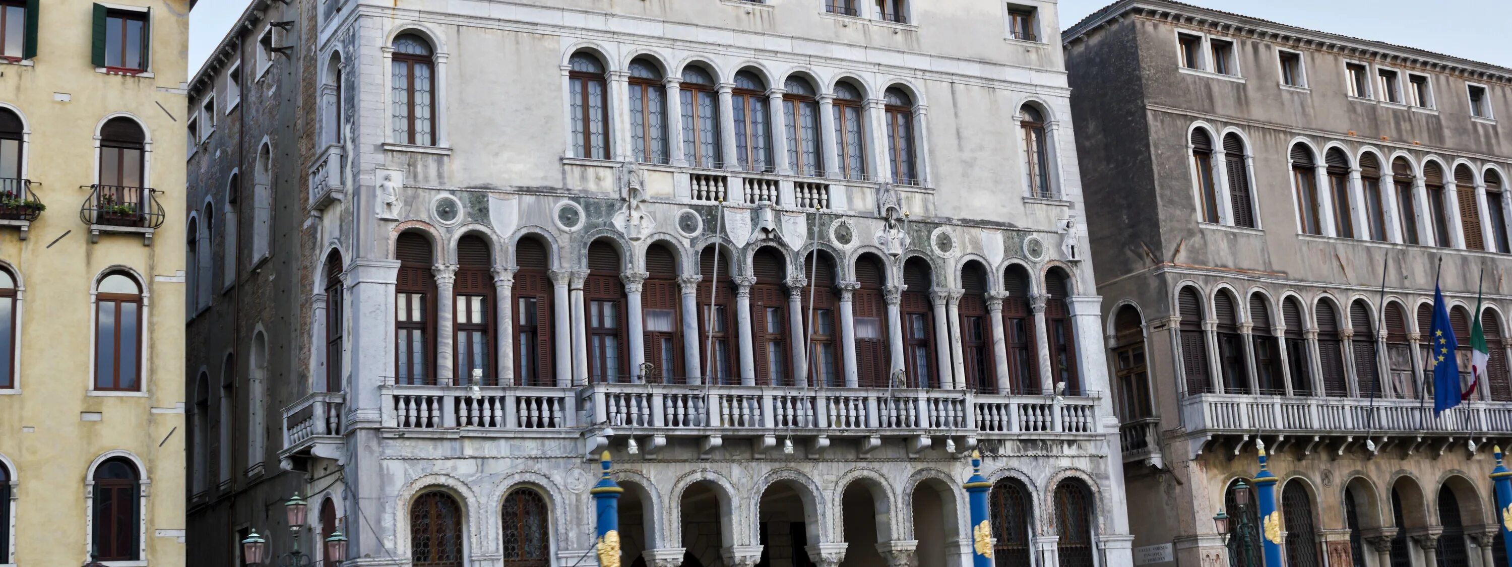 Square in the old town in venice free image download