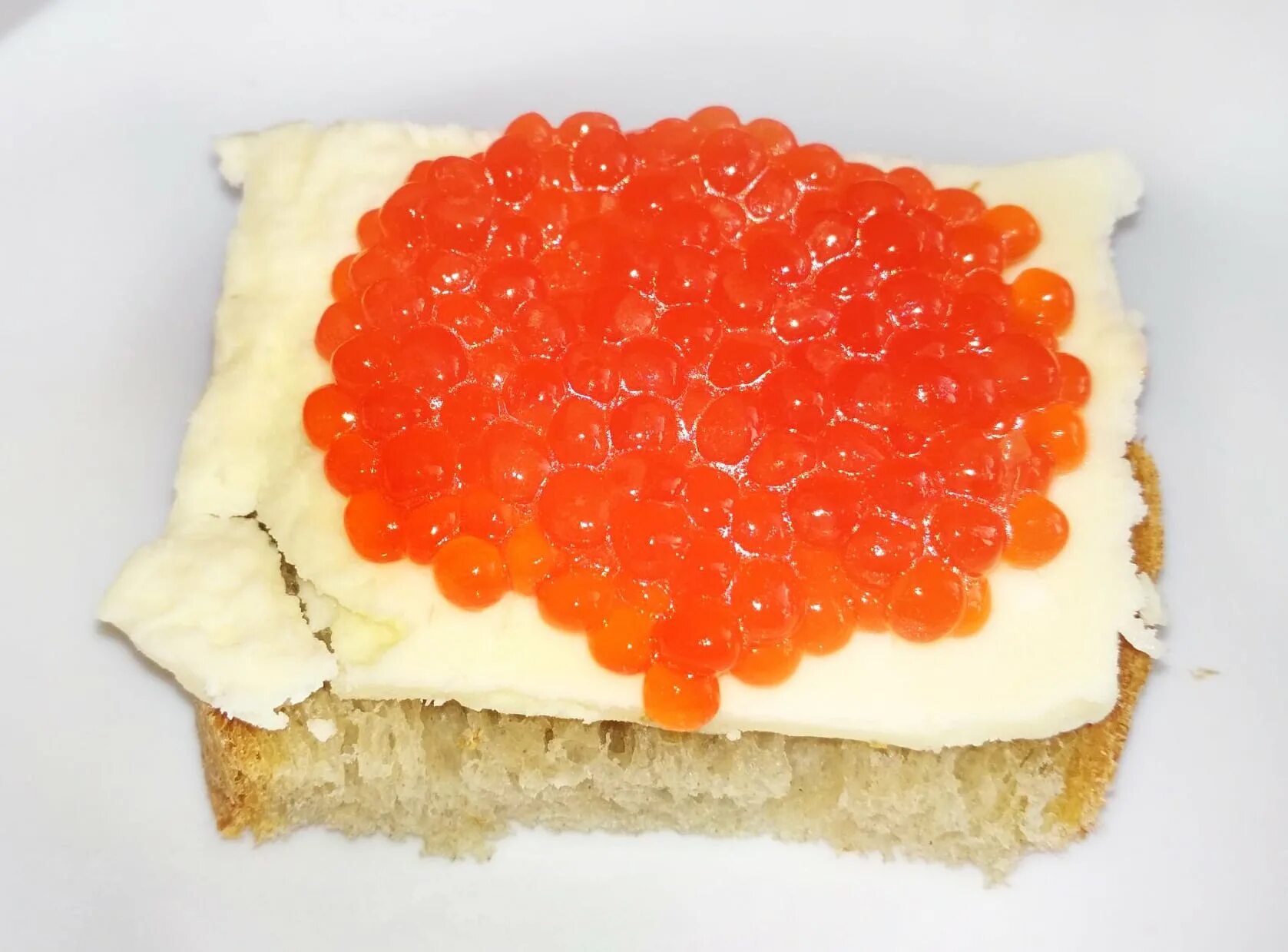 бутерброды с икрой. красная икра форели. бутер с красной икрой. икра. что можно приготовить из икры.