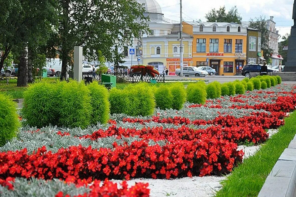 Парк Горького цветники. Клумбы города Кирова. Самарский парк Победы клумбы. Аллея сквер Озеленение Екатеринбург. Цветы чкаловская