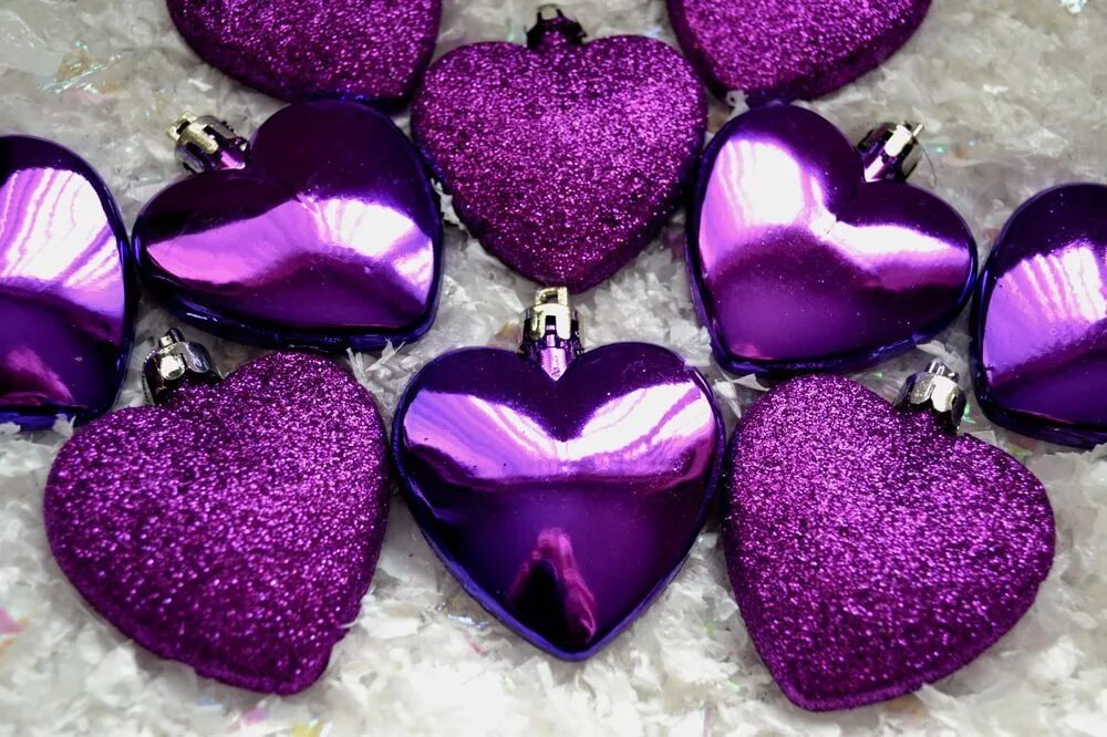 Purple heart перевод. Сердце фиолетовое. Сиреневое сердце. Фиолетовые сердечки. Сиреневое сердечко.