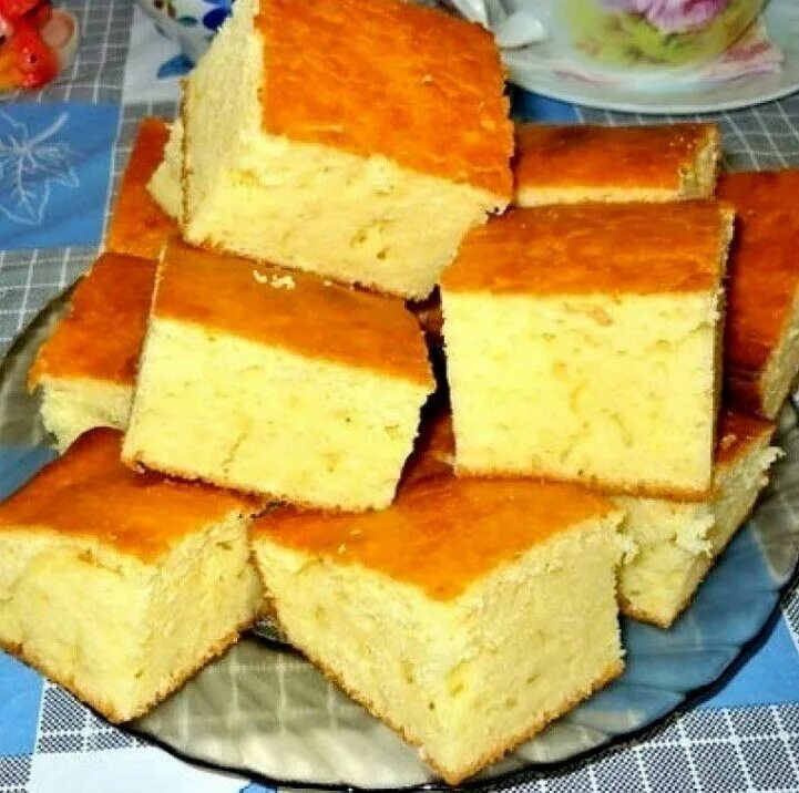 Сладкая выпечка на скорую руку. Быстрая выпечка на кефире. Быстрый пирог к чаю. Простая выпечка на скорую руку